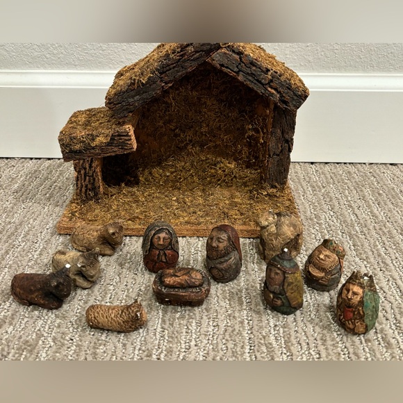 SOLD Small nativity scene, 2” figures, carved and painted plaster - Picture 10 of 12